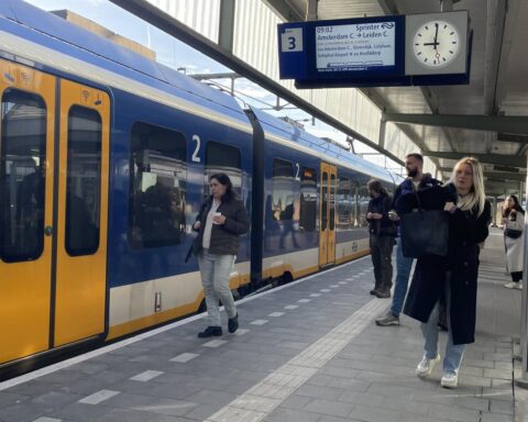 Minder treinen door tekort aan verkeersleiders; veel routes getroffen