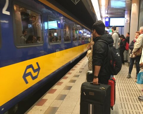 Minder treinen van en naar Schiphol door een storing in het seinenysteem