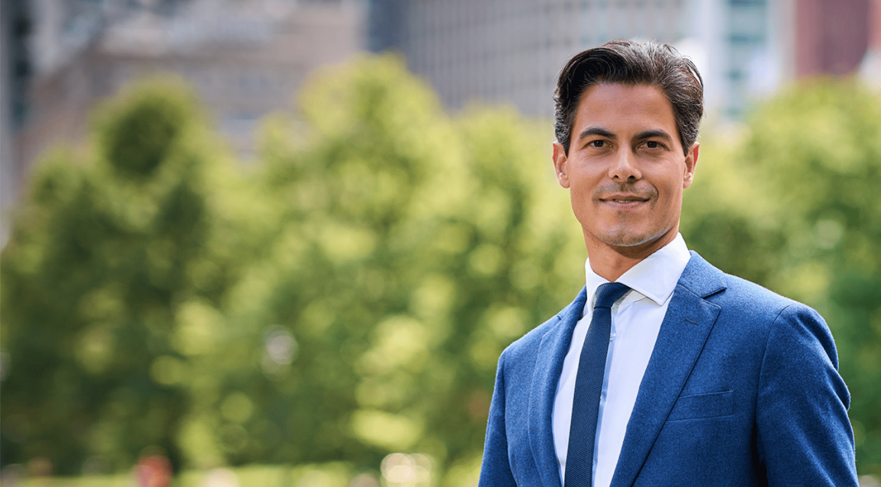 Mislukte poging om een extreemrechtse versie van de Nederlandse vlag op D66-kantoor in Den Haag te hangen