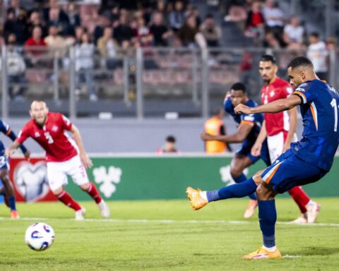 Nederland verslaat Malta met 4-0 in WK-kwalificatiewedstrijd ondanks teleurstellende prestatie
