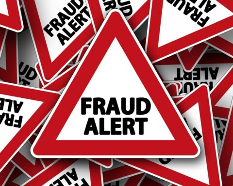 Nederlandse financiële toezichthouder waarschuwt voor frauduleuze investeringen in chatgroepen