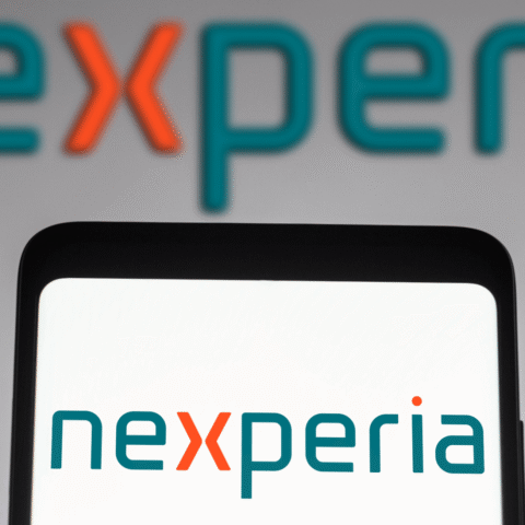 Nederlandse overheid ontslaat zeldzaam CEO van chipbedrijf Nexperia vanwege banden met China