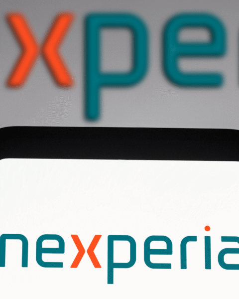 Nederlandse overheid ontslaat zeldzaam CEO van chipbedrijf Nexperia vanwege banden met China