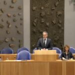 Nederlandse premier Dick Schoof dient officieel het ontslag van zijn kabinet in