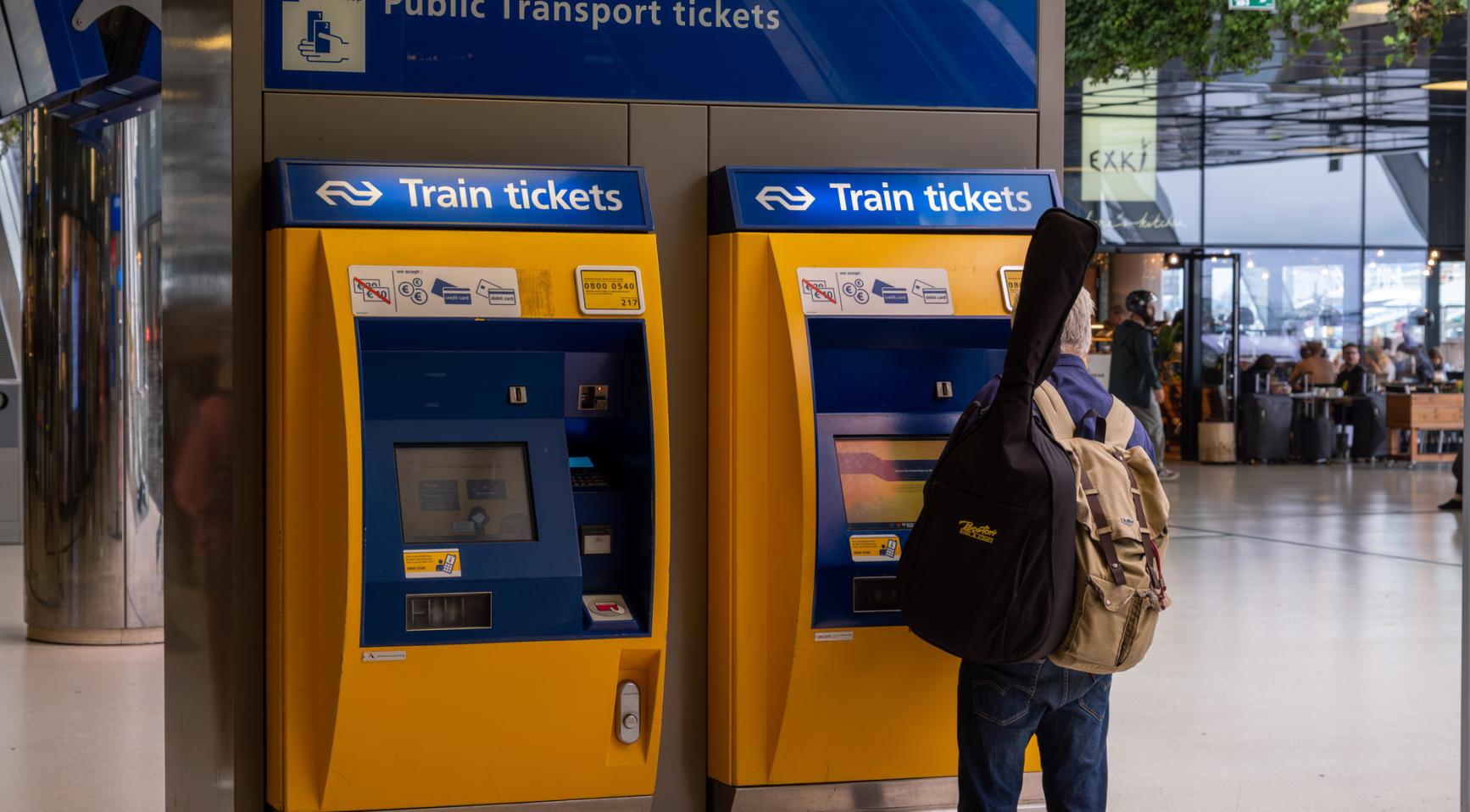 NS getroffen door uitval Microsoft Cloud; Reisplanner en automaten in de problemen