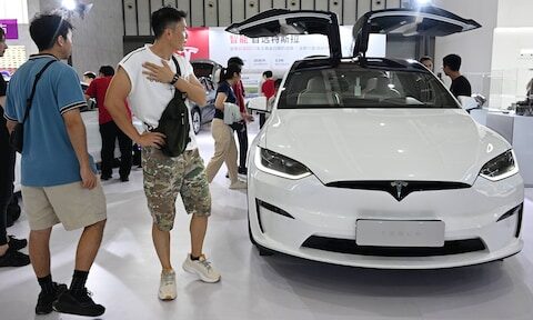 Onderzoek naar zelfrijdende Tesla's bij spookrijden en door rood rijden