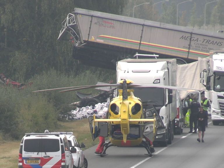 Ongeval met vrachtwagens op A73 bij Belfeld eist tweede dodelijke slachtoffer