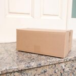 Oplichters in Hoogwoud verwisselen DHL-pakketten voor goedkope vervangers