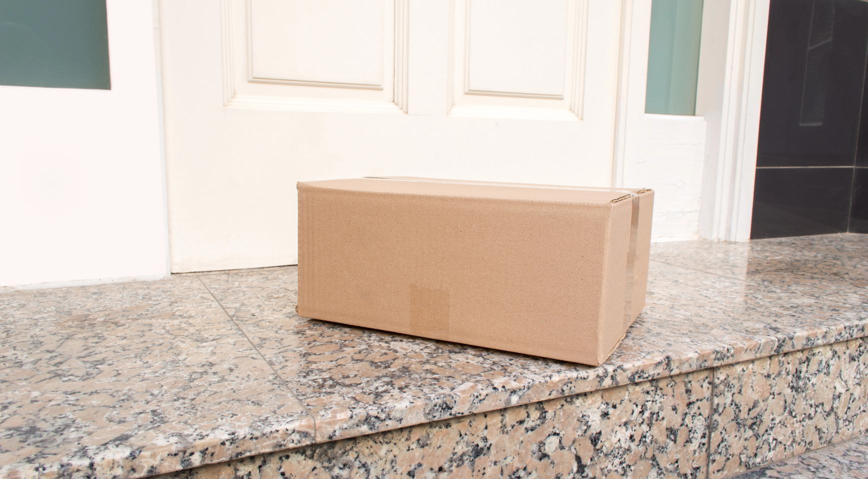 Oplichters in Hoogwoud verwisselen DHL-pakketten voor goedkope vervangers