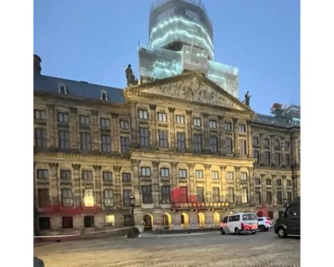 Paleis op de Dam in Amsterdam besmeurd met rode verf en anti-Israël leuzen