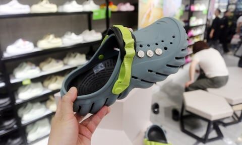 Personeelschef van Crocs mist half miljoen na ziektebericht