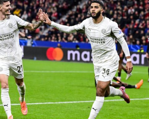PSV behaalt eerste punt in Europa dit seizoen met 1-1 gelijkspel tegen Bayer Leverkusen
