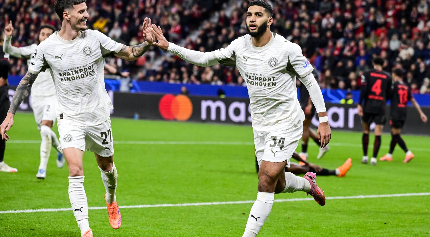 PSV behaalt eerste punt in Europa dit seizoen met 1-1 gelijkspel tegen Bayer Leverkusen