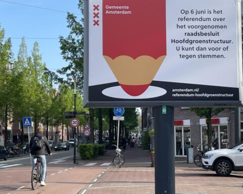 Recordaantal van 136,272 Nederlandse burgers in het buitenland stemt per post bij verkiezingen op 29 oktober