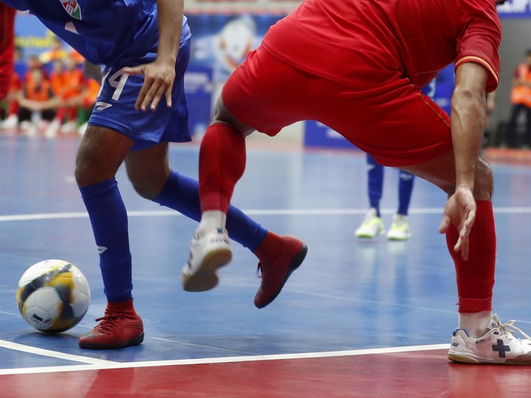 Scheidsrechter (16) mishandeld tijdens zaalvoetbalwedstrijd in Geldrop, verdachte gearresteerd