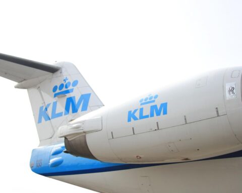 Storm Amy dwingt KLM tot annulering van 138 vluchten op zaterdag; windstoten tot 100 km/u
