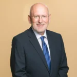 Twee PVV-parlementariërs plaatsen anoniem AI-beelden van Frans Timmermans online