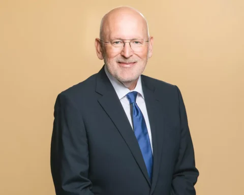 Twee PVV-parlementariërs plaatsen anoniem AI-beelden van Frans Timmermans online