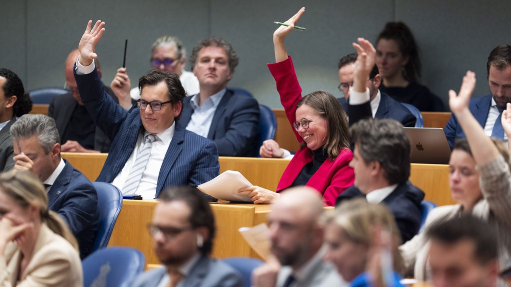 Tweede Kamer stelt vergadering uit, partijen focussen op campagnes