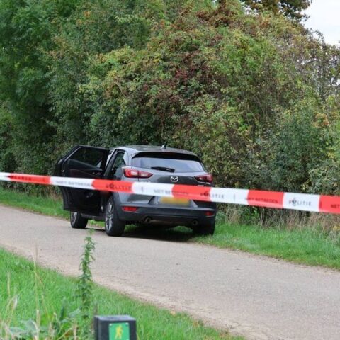 Vader en dochter arrestat na ontdekking van dode man in auto in Boxmeer