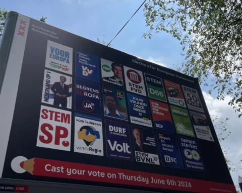 Veendam veroordeelt vandalisme met swastika op verkiezingsposters