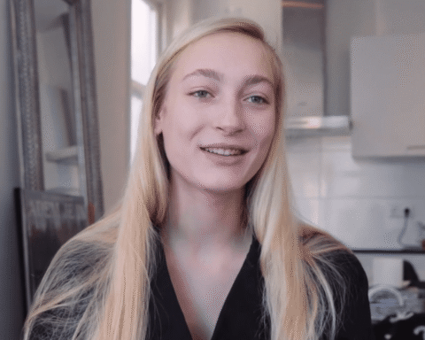 verdachte in dood singer S10's tweelingbroer zegt onschuldig te zijn tijdens rechtszaak