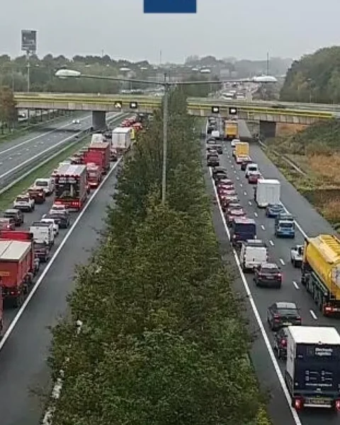Verkeersopstoppingen tijdens spits boven 900 km door Storm Benjamin; hogesnelheidstreinen geannuleerd