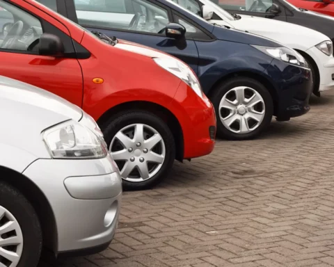 Verkoop van auto's verwachte daling van bijna 2 procent volgend jaar door economische zorgen