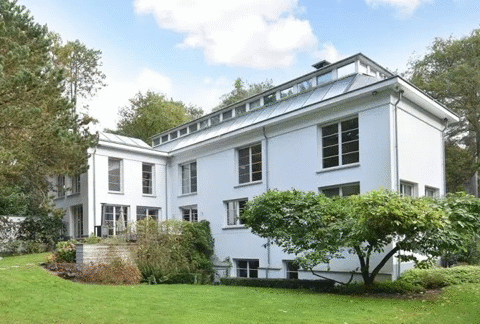 Villa van uitvinder van corona-verdelger te koop voor 3,485 miljoen euro in Wassenaar