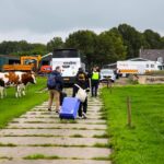Vrachtwagen trekt bovenleiding los bij Teuge, trein gestranded tussen Apeldoorn en Deventer