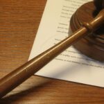 Vrouw aangehouden voor de moord op haar vriend, zou het als zelfmoord hebben gepresenteerd