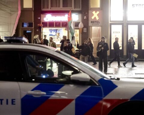 Wilders begint nieuwe campagne en neemt deel aan debatten