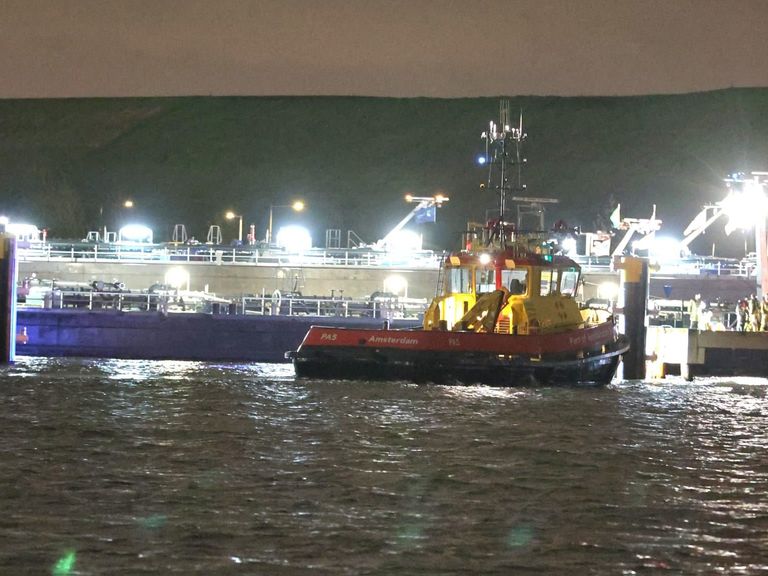 Zoektocht naar vermisten na aanvaring in Amsterdamse haven hervat