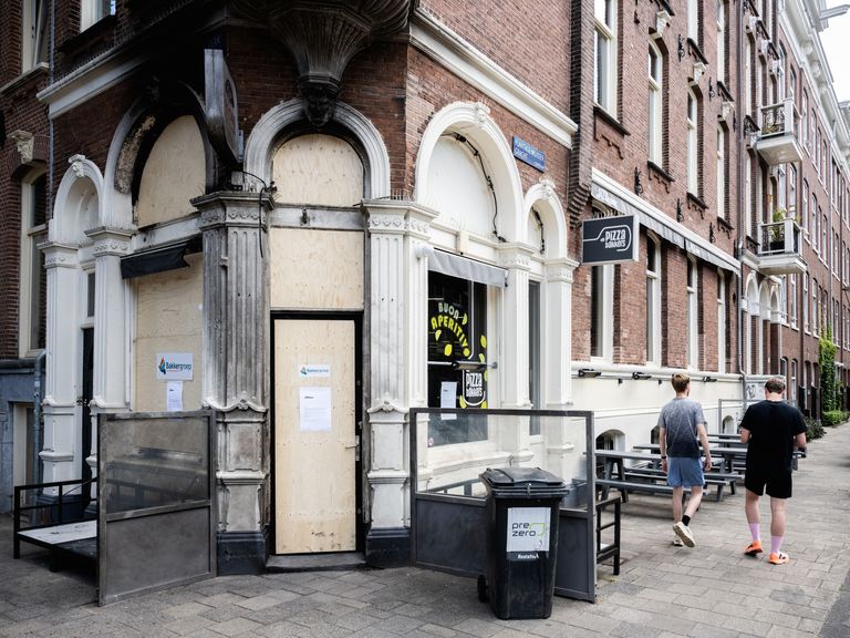 17-jarige aangehouden na explosiepoging bij pizzaketen in Amsterdam