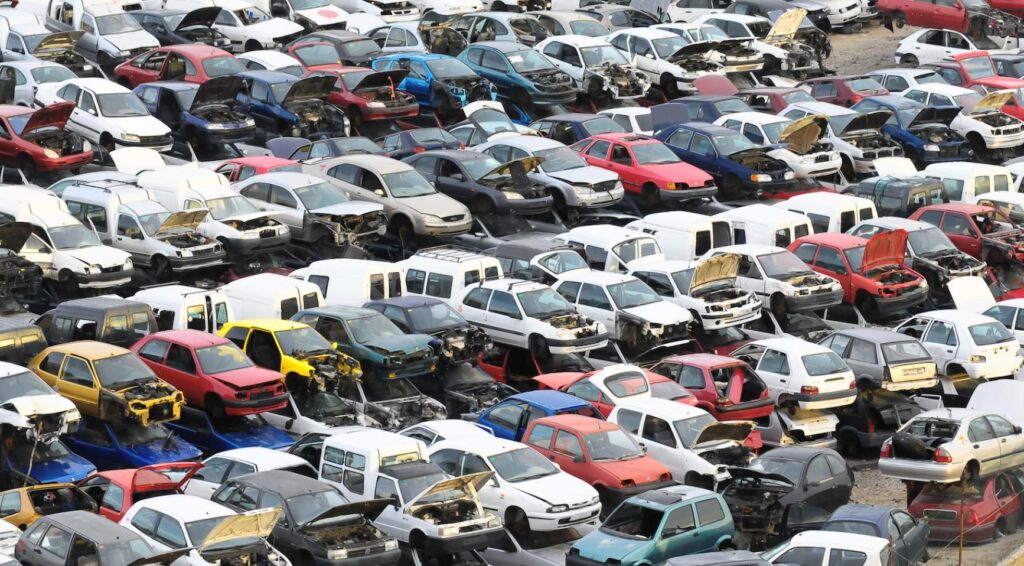 57-jarige man aangehouden na grote brand bij autofabriek in Leeuwarden