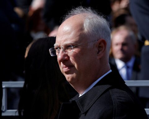 Dmitriev valt definitief uit de gratie in het Kremlin