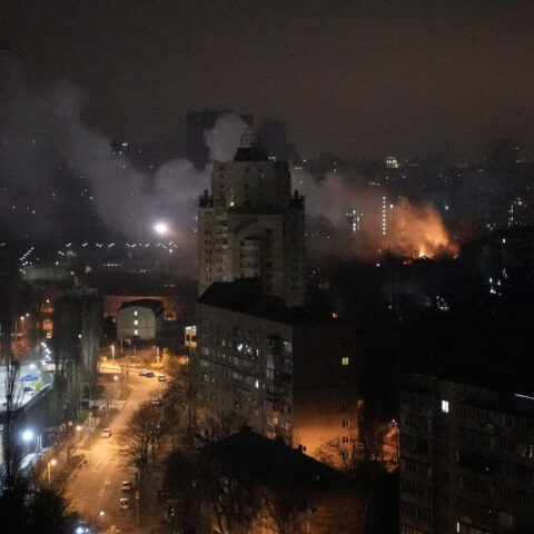 Rusland voert nachtelijke massale aanval uit op Oekraïne met drones en raketten