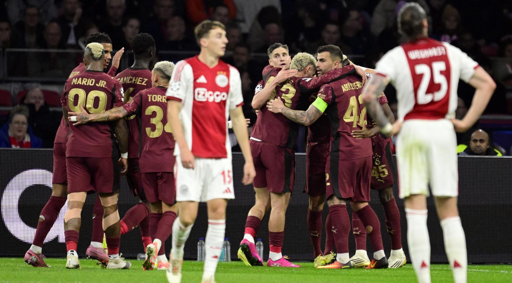 Ajax lijdt historische zevende opeenvolgende Europese nederlaag met 3-0 tegen Galatasaray