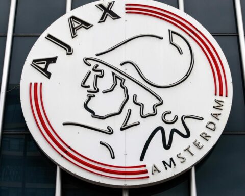 Ajax ontslaat Heitinga na teleurstellende Champions League en slechte start in de Eredivisie