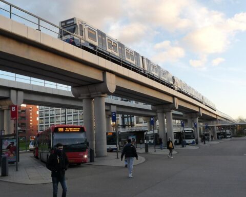 Amsterdam introduceert nieuw metronetwerk: Meer metro's op minder lijnen vanaf eind 2027