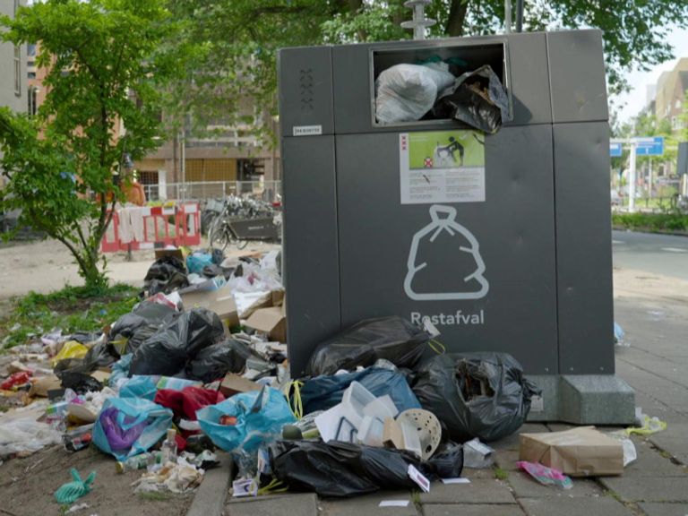 Amsterdam worstelt met groeiend afvalprobleem ondanks hoge boetes en toezicht