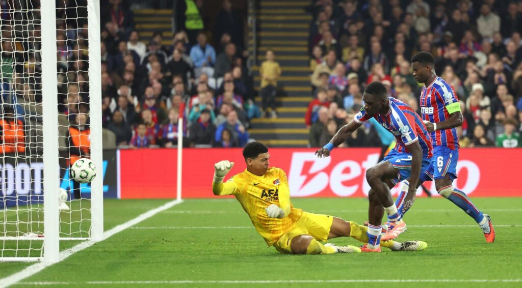 AZ verliest met 3-1 van Crystal Palace in UEFA Conference League