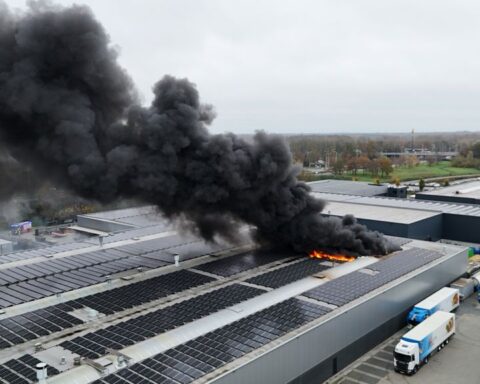 Brand op industrieterrein in Barneveld onder controle, A30 weer open