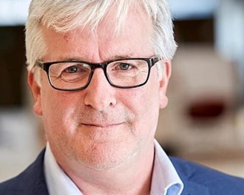 Burgemeester van Terneuzen blijft bij zijn ontslag te midden van controverse over asielcentrum besluit