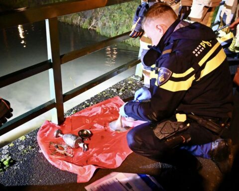 Deel van gestolen kerkelijke voorwerpen in Houten teruggevonden in sloot