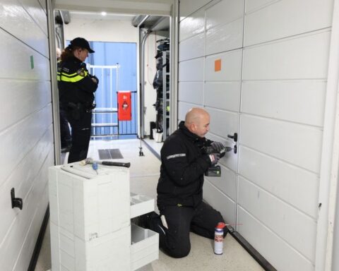 Douane vindt 10.000 sloffen sigaretten bij doorzoekingen in Den Haag