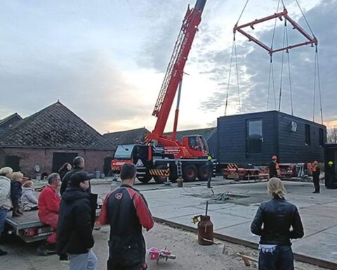 Eerste kweekvleesboerderij ter wereld geopend in Schipluiden