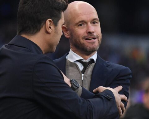 Erik ten Hag weigert terugkeer als Ajax-manager te midden van clubonzekerheid