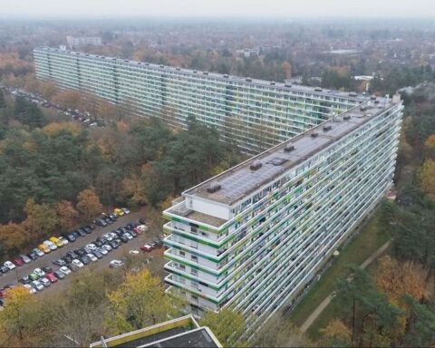 Experts adviseren woningcorporaties in Nederland om balkons in flats na te kijken na problemen in Zeist