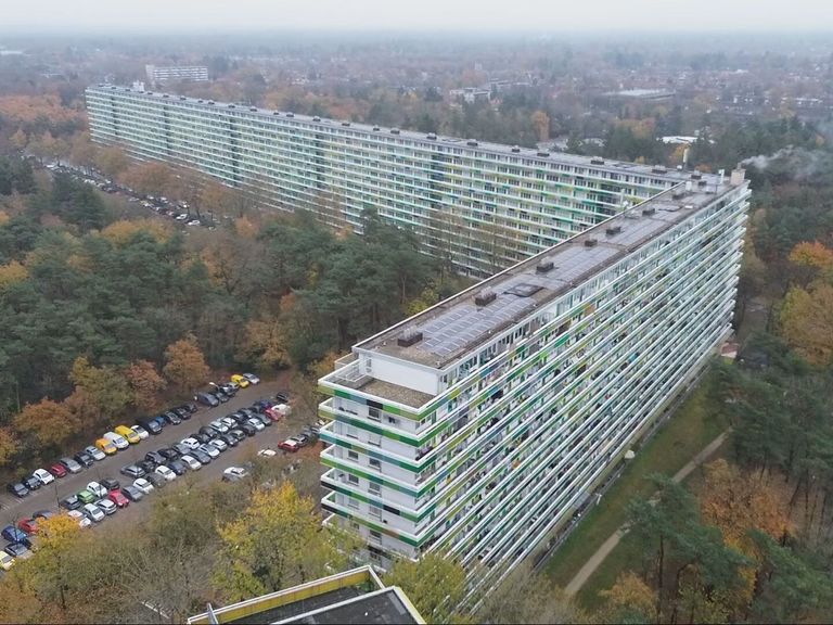 Experts adviseren woningcorporaties in Nederland om balkons in flats na te kijken na problemen in Zeist
